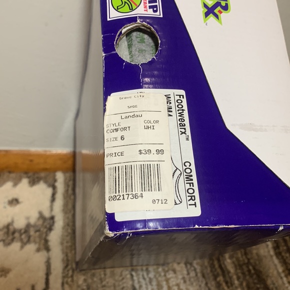 Women’s Slip-Resistant Nurse Clogs - Picture 2 of 9